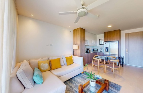 Jaco Appartement | 4th-floor condo with water view, on-site pool, private balcony, & W/D
