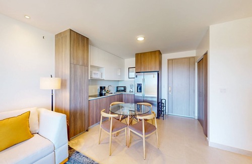 Jaco Appartement | 4th-floor condo with water view, on-site pool, private balcony, & W/D