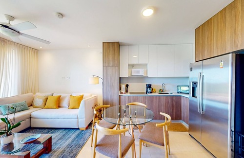 Jaco Appartement | 4th-floor condo with water view, on-site pool, private balcony, & W/D