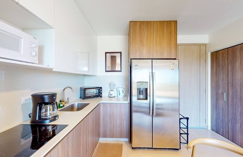 Jaco Appartement | 4th-floor condo with water view, on-site pool, private balcony, & W/D