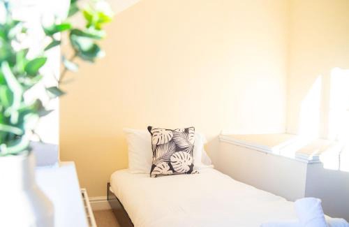 Ely Appartement | 4x Bed Elegant Home with Parking