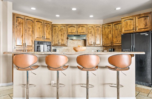 Joshua Tree Highlands Maison | 5 chambres, 5 acres, avec piscine et spa, de superbes vues près du parc!