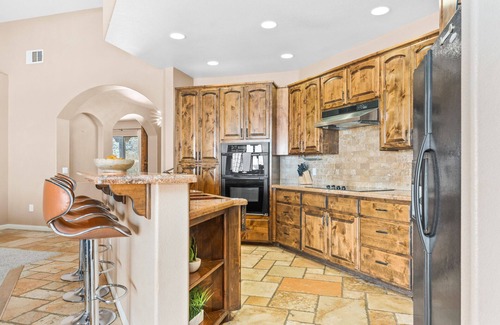 Joshua Tree Highlands Maison | 5 chambres, 5 acres, avec piscine et spa, de superbes vues près du parc!