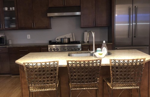 Wardour Maison | 5 BDRM across from the USNA Stadium