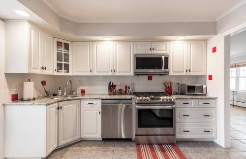Point Pleasant Maison | 5-Bdrm Home w/ Large Pool near beaches on canal