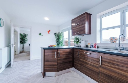 Oldbury Maison | 5 Bed+2.5 Bath | Contractors+Groups |Free Parking!