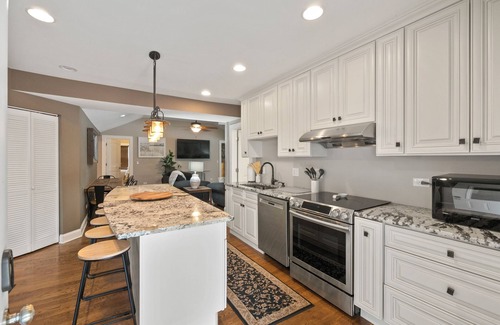 Fremont Maison | 5 bed/3 Bath Home in the Heart of Fremont! Steps from the beach and boat launch!