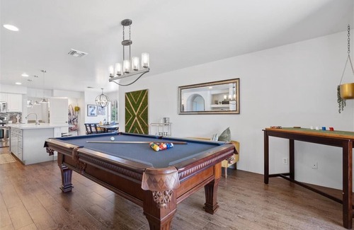 Glendale Maison | 5 Bed 4 Bath Home PREMIUM LOCATION Sleeps 16+ heated pool option and spa