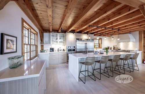 Minett Cottage | 5 bed 5 bath cottage on Lake Rosseau includes Boathouse w/living quarters