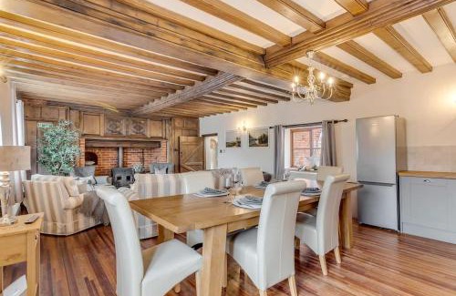 Eastgate Maison | 5-Bed Farmhouse near North Norfolk Coast