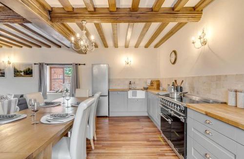 Eastgate Maison | 5-Bed Farmhouse near North Norfolk Coast