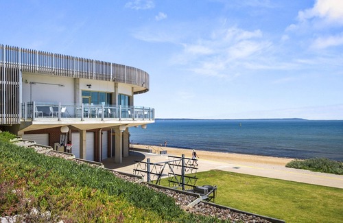 Beaumaris Maison | 5-Bed Haven with Pool Minutes From Beaches & Parks