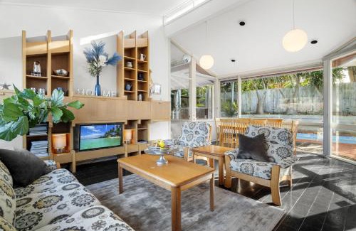 Beaumaris Maison | 5-Bed Haven with Pool Minutes From Beaches & Parks