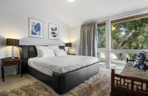 Beaumaris Maison | 5-Bed Haven with Pool Minutes From Beaches & Parks