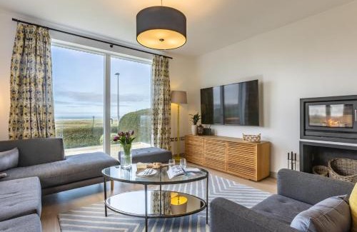 Westleigh Maison | 5 Bed in Appledore 90438