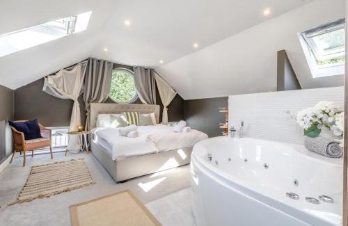 Blofield Maison | 5 Bed in Blofield oc-s33037