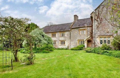Pulham Maison | 5 Bed in Minterne Magna 87050