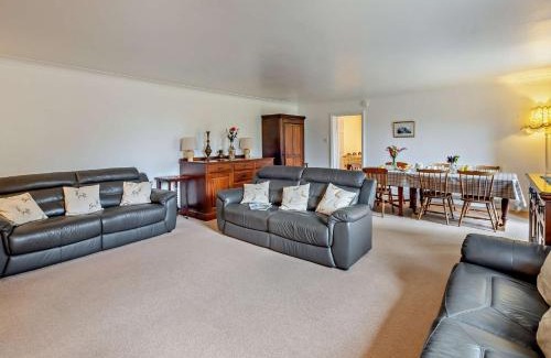 Sandown Maison | 5 Bed in Newchurch IC069
