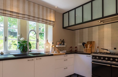 Maubec Maison | 5-bed Mas with pool in Maubec with pool, air-con and views to the Luberon hills