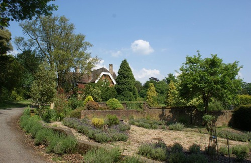 Warnham Maison | Propriété de 5 chambres avec piscine dans un jardin privé de 15 acres en bordure du joli village