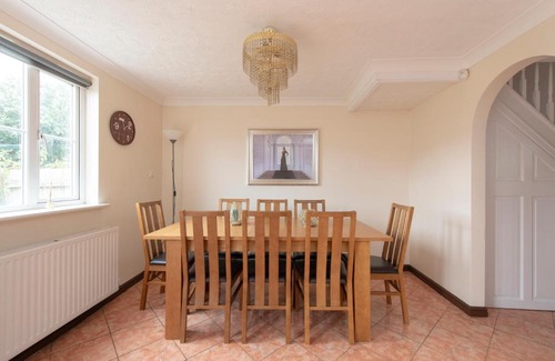 Thamesmead East Appartement | 5 Bed Town House with 8 beds and sleeps 10