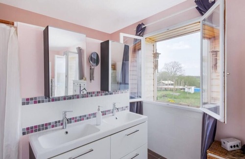 Bouconville Maison | 5 bedroom-5 bathroom Gîte with free wifi and parking chez Mostarlić B&B