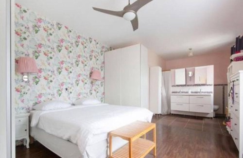 Bouconville Maison | 5 bedroom-5 bathroom Gîte with free wifi and parking chez Mostarlić B&B