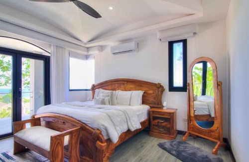 Tarcoles Maison | 5 Bedroom 5 bathroom Luxury Home, with optional apartment above the garage