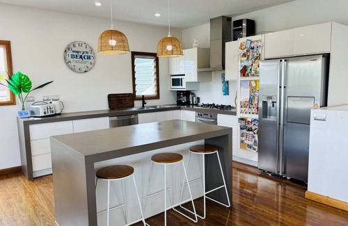 Swansea Heads Maison | 5 bedroom Beach house - 13m pool & Lake at back door - sleeps 13