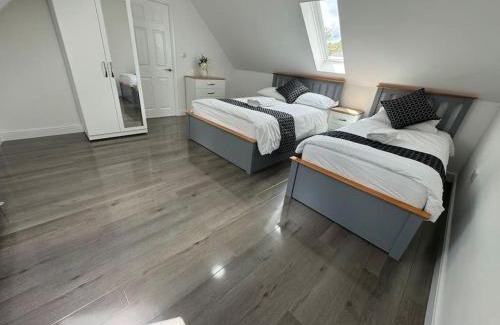 Grimsby Villa | 5-Bedroom Cottage in New Waltham, Grimsby