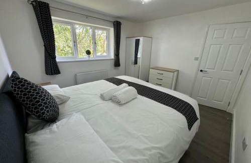Grimsby Villa | 5-Bedroom Cottage in New Waltham, Grimsby