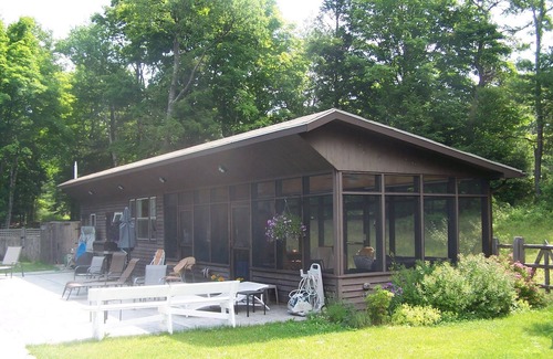 Saugerties Maison | Maison de 5 chambres, views10 de Mountain Acres, 65 'piscine, pool house séparée