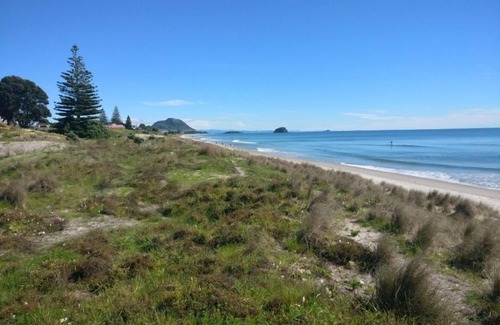 Mount Maunganui Maison | 5 bedroom home on Mount Maunganui Golf Course, Omanu beach across the road.