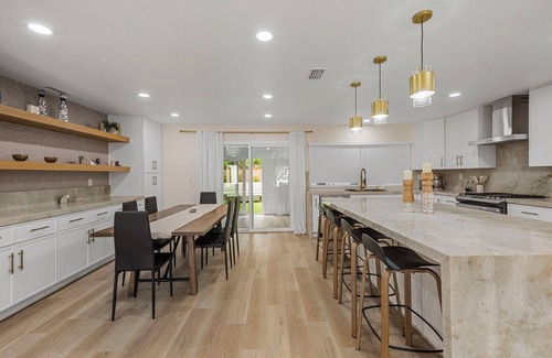University City Maison | 5 bedroom house in marvelous San Diego with AC, WiFi. Enjoy your stay