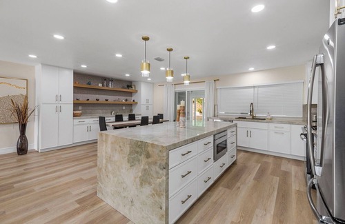 University City Maison | 5 bedroom house in marvelous San Diego with AC, WiFi. Enjoy your stay