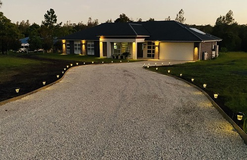 Coolongolook Maison | 5 bedroom house with access to a river lots of space