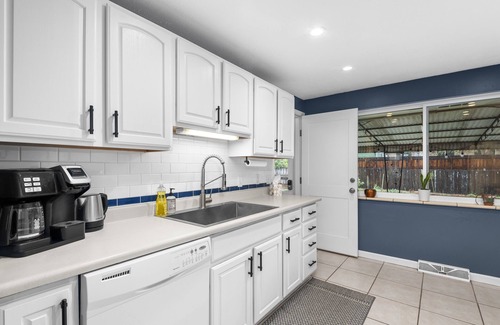 Columbine Valley Maison | 5 Bedroom House with Crib - Walk to Downtown Littleton!