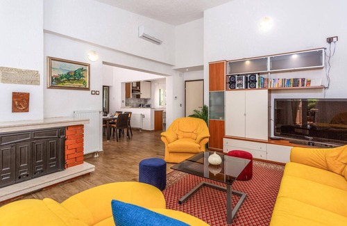 Skrbcici Maison | Magnifique maison à Pinezici avec Wi-Fi