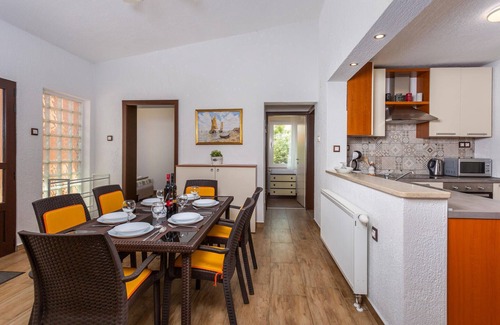 Skrbcici Maison | Magnifique maison à Pinezici avec Wi-Fi