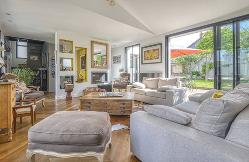 Schuman Maison | Vrbo Property