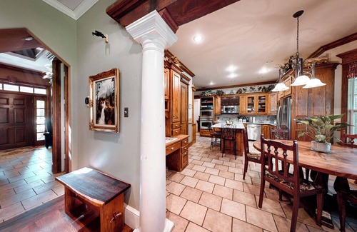 Elmo Autre | 5 Bedroom Spacious and Cozy Country Home on Expansive Lot