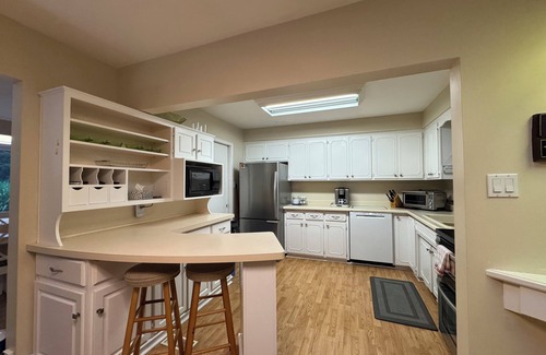 Waterloo Maison | 5 bedroom spacious house in a sought after neighborhood