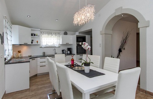 Nedescina Maison | Belle maison de 5 chambres à Nedescina
