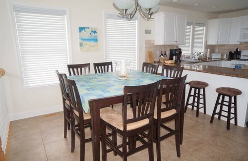Sea Isle City Maison | 5 Bedroom Townhouse is conveniently located in BEACHBLOCK,