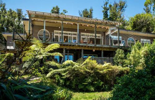 Furneaux Maison | 5-bedroom waterfront home
