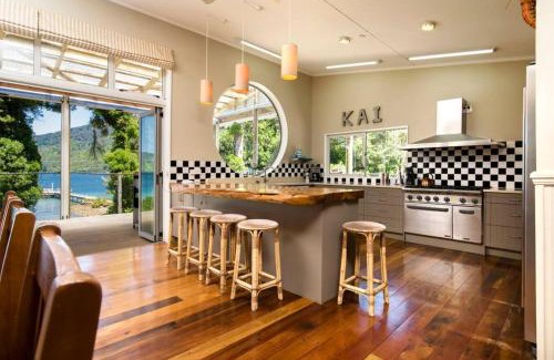 Furneaux Maison | 5-bedroom waterfront home