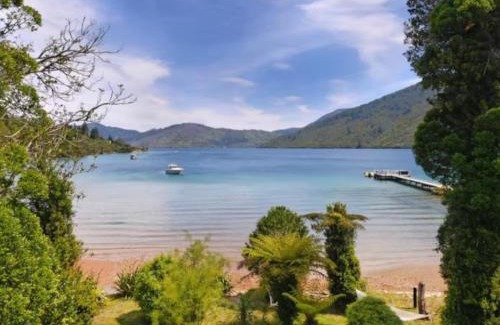 Furneaux Maison | 5-bedroom waterfront home