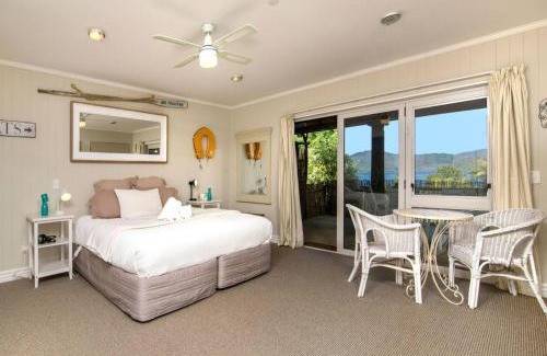 Furneaux Maison | 5-bedroom waterfront home on Endeavour Inlet