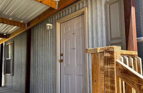 Monahans Maison | 5 Bedroom Work Trailer