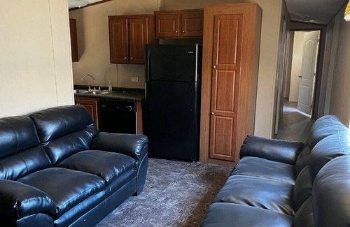 Monahans Maison | 5 Bedroom Work Trailer